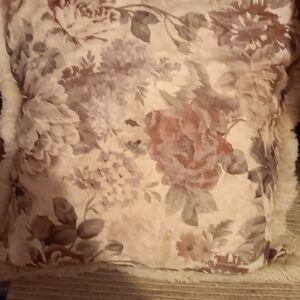 TWO VINTAGE DECORATIVE SQUARE THROW PILLOWS... 17"×17".